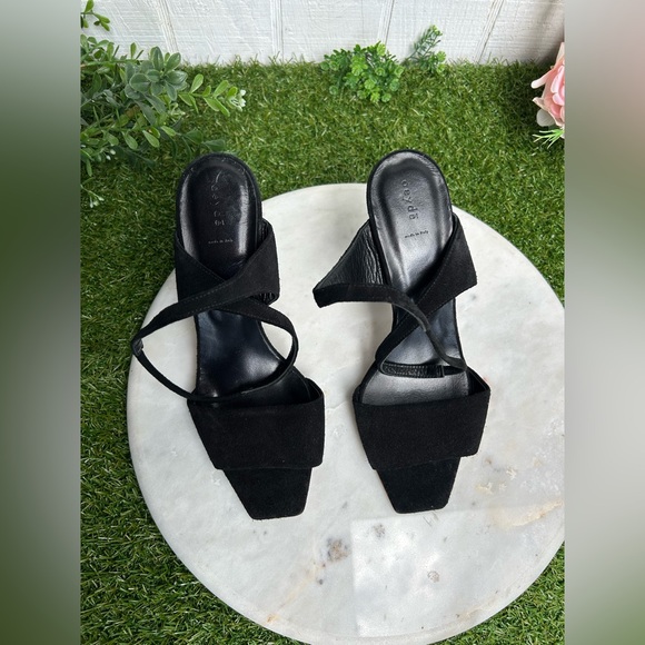 AEYDE Gabriella Sandals In Black
$310.00* • Out of stock • Brand: AEYDE - Picture 15 of 16